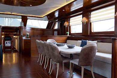 Yacht La Bella Vita saloon