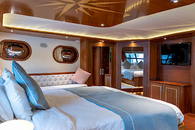 Yacht La Bella Vita cabin