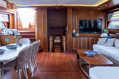 Yacht La Bella Vita saloon