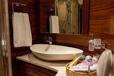 Yacht La Bella Vita cabin bathroom