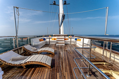 Yacht Santa Clara deck