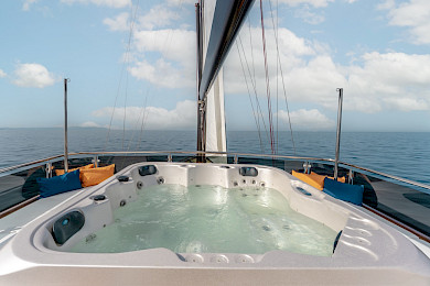 Yacht Santa Clara Jacuzzi