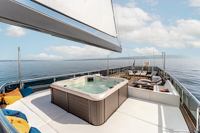 Yacht Santa Clara Jacuzzi