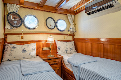 Yacht Admiral cabin