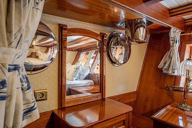 Yacht Admiral cabin