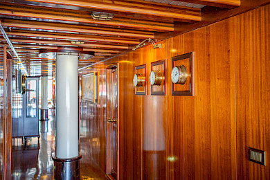 Yacht Admiral hallway