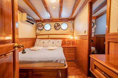 Yacht Admiral cabin