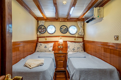 Yacht Admiral cabin