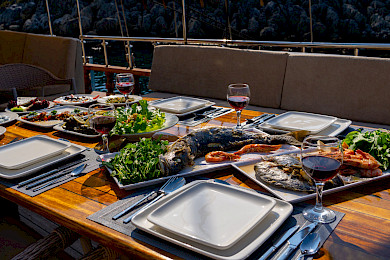 Yacht Admiral dining table