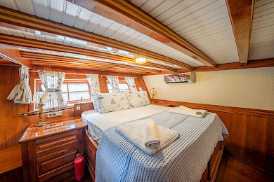 Yacht Admiral cabin