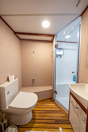 Yacht Boreas cabin bathroom