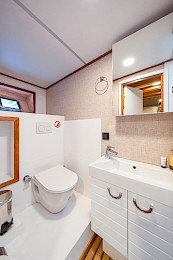 Yacht Boreas cabin bathroom