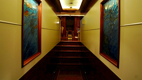 Yacht Carpe Diem V hallway