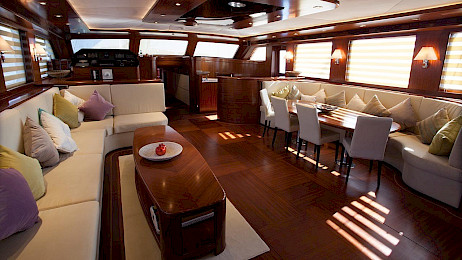 Yacht Carpe Diem V saloon