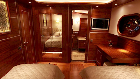 Yacht Carpe Diem V cabin