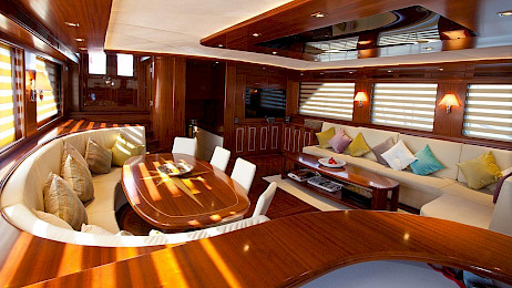 Yacht Carpe Diem V saloon