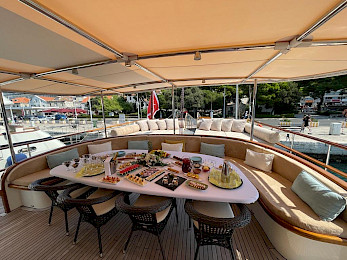 Yacht Dragon Fly dining table