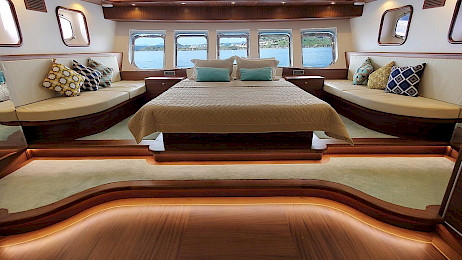 Yacht Dragon Fly cabin