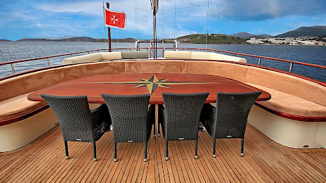 Yacht Dragon Fly dining table