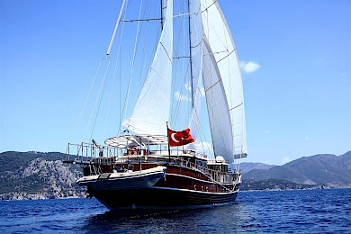 Yacht Nurten A sailing