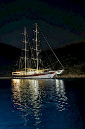 Yacht Tersane 8 side view