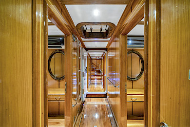 Yacht Tersane 8 hallway