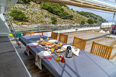 Yacht Tersane 8 dining tower