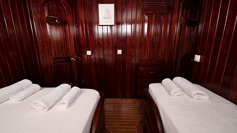 Yacht Erato cabin