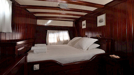 Yacht Erato cabin