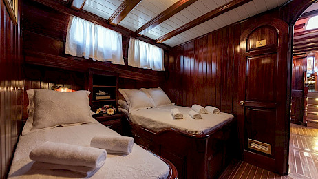 Yacht Erato cabin