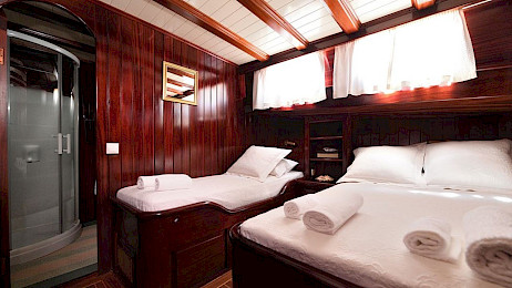 Yacht Erato cabin