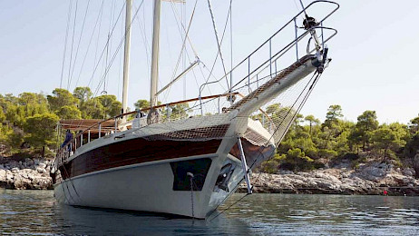 Yacht Erato front view