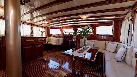 Yacht Erato saloon