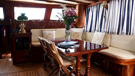 Yacht Erato saloon