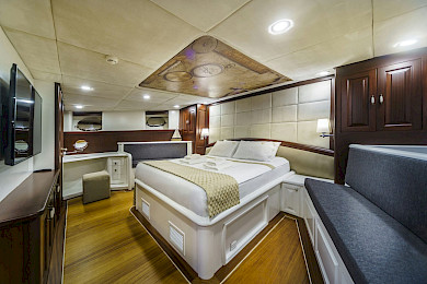 Yacht Virtuoso cabin