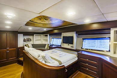 Yacht Virtuoso cabin