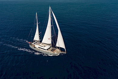 Yacht Virtuoso aerial view