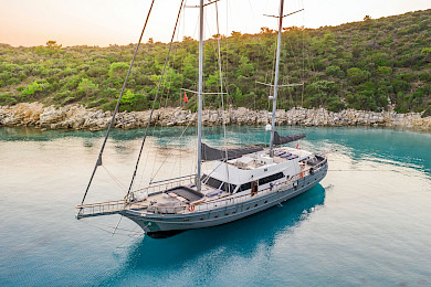 Yacht Virtuoso aerial view