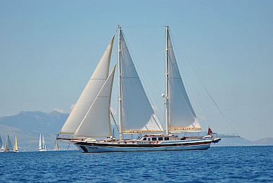 Yacht Caner IV sailing