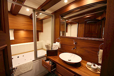 Yacht Caner IV cabin bathroom