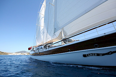 Yacht Caner IV sailing