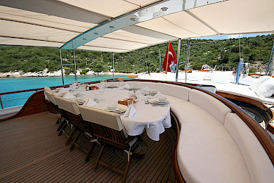 Yacht Caner IV dining table