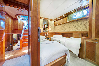 Yacht Lotus cabin