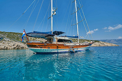 Yacht Lotus side view