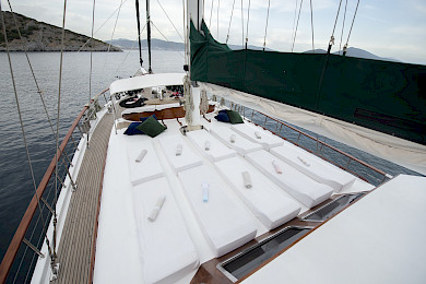 Yacht Ecce Navigo deck