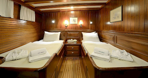 Yacht Ecce Navigo cabin