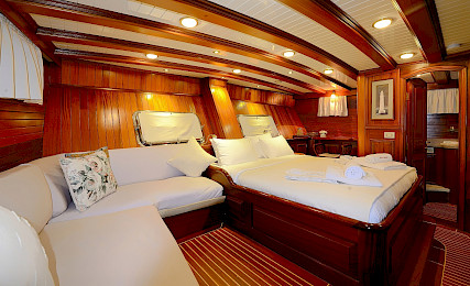 Yacht Ecce Navigo cabin