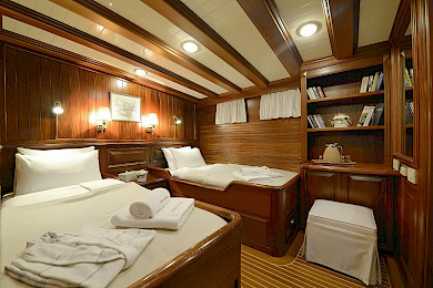 Yacht Ecce Navigo cabin