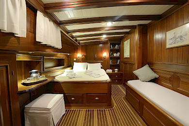 Yacht Ecce Navigo cabin