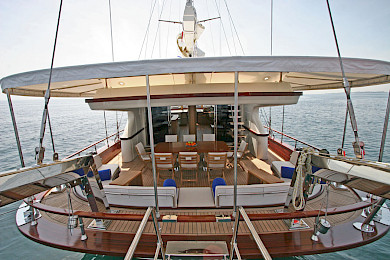 Yacht Getaway aft